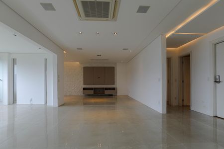 Apartamento para alugar com 242m², 3 quartos e 3 vagasSala