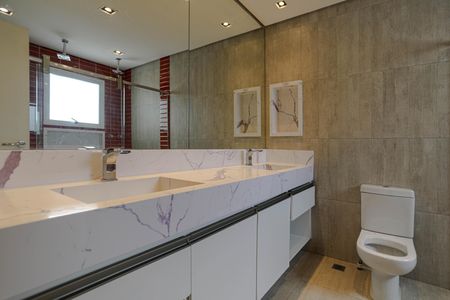 Apartamento para alugar com 242m², 3 quartos e 3 vagasBanheiro - Quarto 1 - Suíte