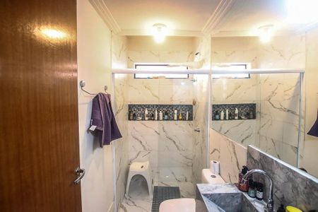 Casa de condomínio para alugar com 470m², 5 quartos e 2 vagasBanheiro do Quarto 2