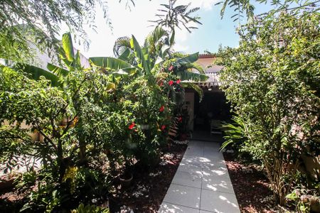 Casa de condomínio para alugar com 470m², 5 quartos e 2 vagasFrente da casa