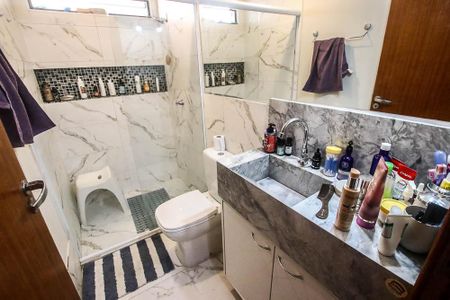 Casa de condomínio para alugar com 470m², 5 quartos e 2 vagasBanheiro do Quarto 2