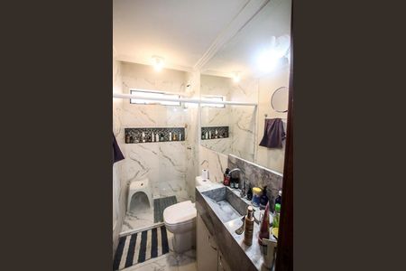 Casa de condomínio para alugar com 470m², 5 quartos e 2 vagasBanheiro do Quarto 2