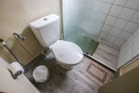 Casa de condomínio para alugar com 470m², 5 quartos e 2 vagasBanheiro do Quarto 1