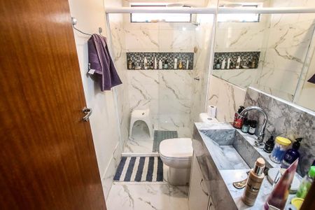 Casa de condomínio para alugar com 470m², 5 quartos e 2 vagasBanheiro do Quarto 2