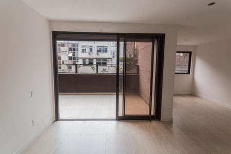 Apartamento para alugar com 124m², 3 quartos e 2 vagas Apartamento para alugar com 124m², 3 quartos e 2 vagasVaranda na Sala