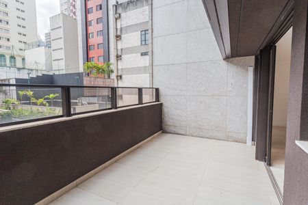 Apartamento para alugar com 124m², 3 quartos e 2 vagas Apartamento para alugar com 124m², 3 quartos e 2 vagasVaranda na Sala