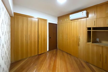Suite 1 de apartamento para alugar com 2 quartos, 110m² em Funcionários, Belo Horizonte