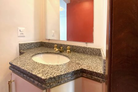 Apartamento para alugar com 110m², 2 quartos e 2 vagasBanheiro