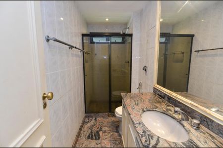 Apartamento à venda com 145m², 4 quartos e 3 vagas Apartamento à venda com 145m², 4 quartos e 3 vagasBanheiro da Suíte