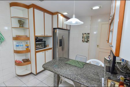 Apartamento à venda com 145m², 4 quartos e 3 vagas Apartamento à venda com 145m², 4 quartos e 3 vagasCozinha