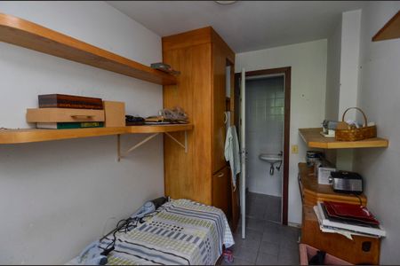 Apartamento à venda com 145m², 4 quartos e 3 vagas Apartamento à venda com 145m², 4 quartos e 3 vagasQuarto de Serviço