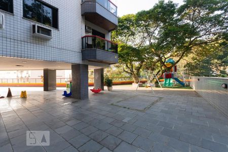 Apartamento à venda com 145m², 4 quartos e 3 vagas Apartamento à venda com 145m², 4 quartos e 3 vagasÁrea comum