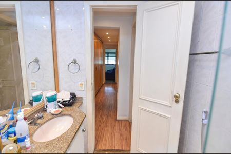 Apartamento à venda com 145m², 4 quartos e 3 vagas Apartamento à venda com 145m², 4 quartos e 3 vagasBanheiro Social