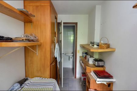 Apartamento à venda com 145m², 4 quartos e 3 vagas Apartamento à venda com 145m², 4 quartos e 3 vagasQuarto de Serviço