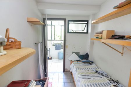 Apartamento à venda com 145m², 4 quartos e 3 vagas Apartamento à venda com 145m², 4 quartos e 3 vagasQuarto de Serviço