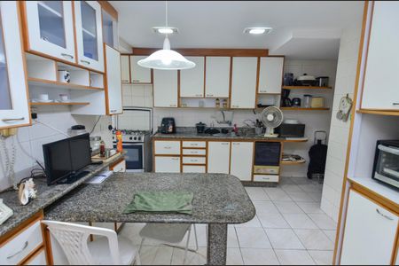 Apartamento à venda com 145m², 4 quartos e 3 vagas Apartamento à venda com 145m², 4 quartos e 3 vagasCozinha
