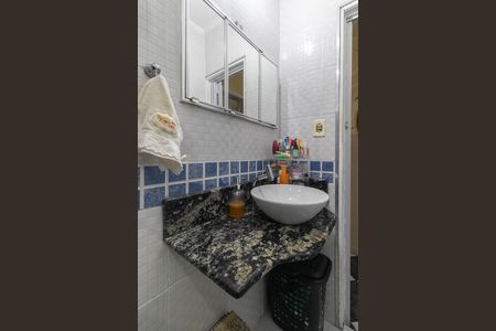 Casa à venda com 78m², 3 quartos e 2 vagasBanheiro