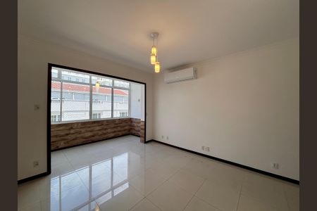 Apartamento para alugar com 135m², 3 quartos e sem vagaSala