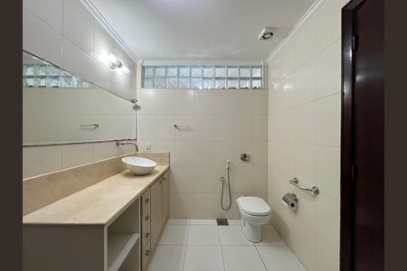 Apartamento para alugar com 135m², 3 quartos e sem vagaBanheiro social