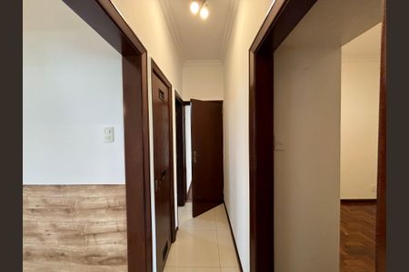 Apartamento para alugar com 135m², 3 quartos e sem vagaQuarto 2 - corredor de acesso
