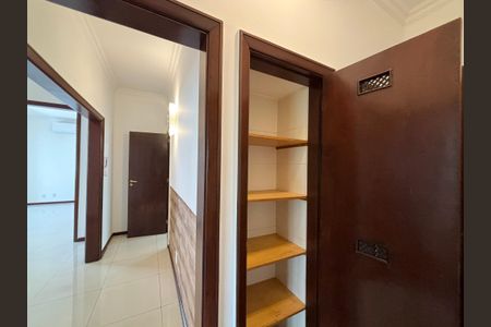 Apartamento para alugar com 135m², 3 quartos e sem vagaCorredor - armário