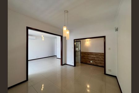 Apartamento para alugar com 135m², 3 quartos e sem vagaSala