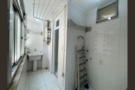 Apartamento para alugar com 135m², 3 quartos e sem vagaÁrea de serviço