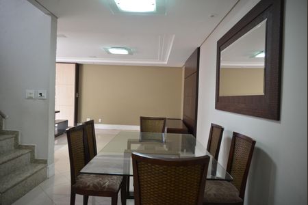 Casa para alugar com 143m², 3 quartos e 2 vagasSala