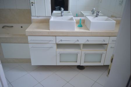 Casa para alugar com 143m², 3 quartos e 2 vagasBanheiro da Suíte 2