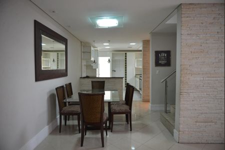 Sala de casa para alugar com 3 quartos, 143m² em Vila Scarpelli, Santo André