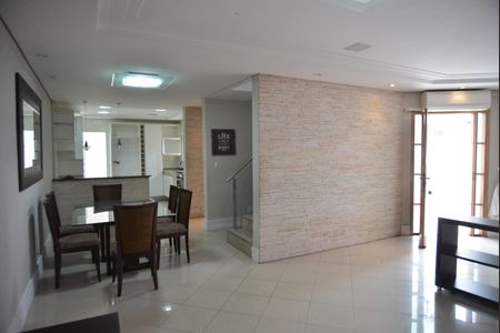 Casa para alugar com 143m², 3 quartos e 2 vagasSala