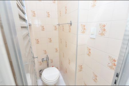 Apartamento à venda com 80m², 2 quartos e sem vaga Apartamento à venda com 80m², 2 quartos e sem vagaBanheiro de Serviço