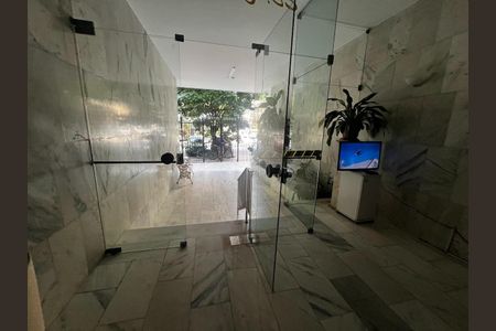 Apartamento à venda com 80m², 2 quartos e sem vaga Apartamento à venda com 80m², 2 quartos e sem vagaHall