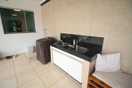 Casa à venda com 322m², 4 quartos e 4 vagasÁrea de Serviço