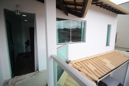 Casa à venda com 322m², 4 quartos e 4 vagasVaranda