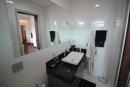 Casa à venda com 322m², 4 quartos e 4 vagasSuite Quarto 2