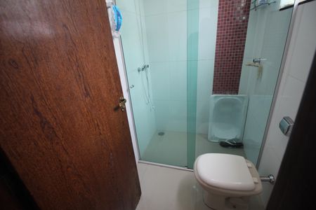 Casa à venda com 322m², 4 quartos e 4 vagasBanheiro 2