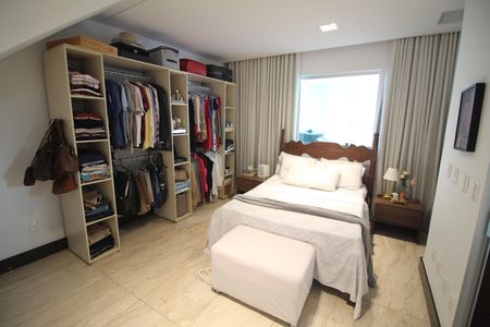 Casa à venda com 322m², 4 quartos e 4 vagasQuarto 1