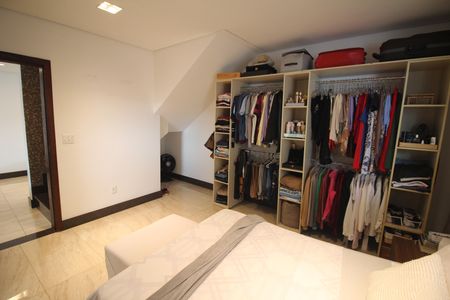 Casa à venda com 322m², 4 quartos e 4 vagasQuarto 1