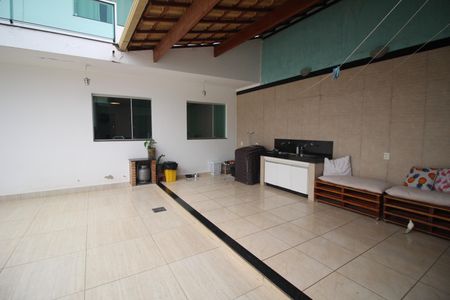 Casa à venda com 322m², 4 quartos e 4 vagasÁrea de Serviço