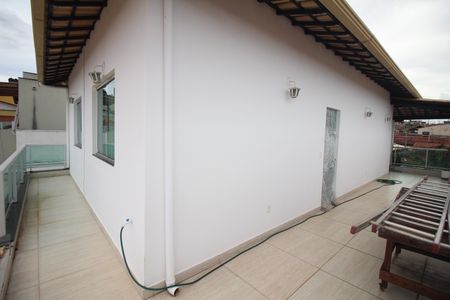 Casa à venda com 322m², 4 quartos e 4 vagasVaranda