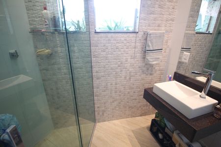 Casa à venda com 322m², 4 quartos e 4 vagasSuite Quarto 1