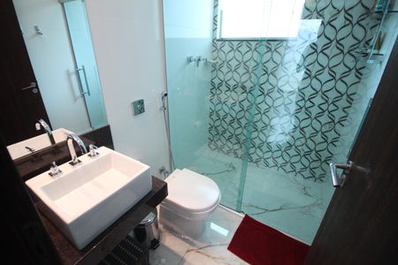 Casa à venda com 322m², 4 quartos e 4 vagasBanheiro 1