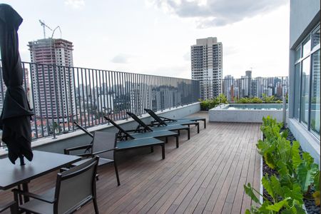 Studio para alugar com 26m², 1 quarto e sem vaga Studio para alugar com 26m², 1 quarto e sem vagaÁrea comum - Piscina