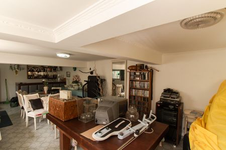 Casa à venda com 385m², 4 quartos e 5 vagas Casa à venda com 385m², 4 quartos e 5 vagasSalão