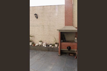 Casa à venda com 385m², 4 quartos e 5 vagas Casa à venda com 385m², 4 quartos e 5 vagasQuintal