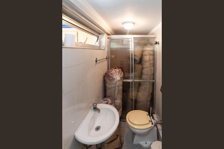 Casa à venda com 385m², 4 quartos e 5 vagas Casa à venda com 385m², 4 quartos e 5 vagasQuintal - Banheiro