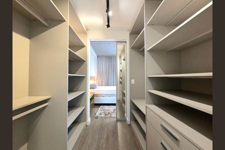 Apartamento para alugar com 61m², 1 quarto e 1 vaga Apartamento para alugar com 61m², 1 quarto e 1 vagaCloset da suíte