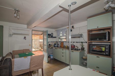 Casa à venda com 340m², 5 quartos e 4 vagasCasa 2/ Sala e Cozinha