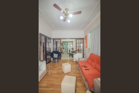 Casa à venda com 340m², 5 quartos e 4 vagasSala